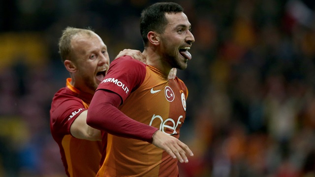Galatasaray'ın genç futbolcusu Sinan Gümüş'ün Elazığspor'la oynanan maçta teknik heyete takındığı tavır tartışma konusu olmuştu. 