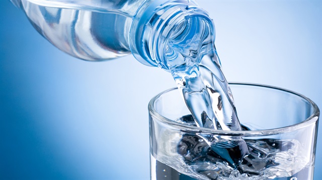 Sağlıklı bir birey için su içmenin önemini hatırlatan uzmanlar aç karnına içilen suyun faydalarını anlattı.