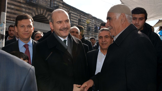 İçişleri Bakanı Süleyman Soylu, Diyarbakır'ın Sur ilçesine giderek esnafları ziyaret etti.