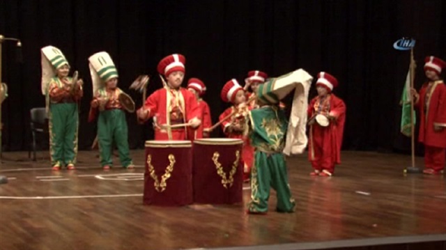 Engellilerden mehter gösterisi