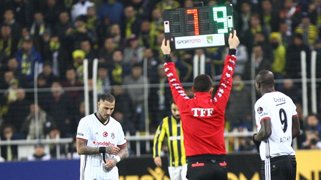 Ricardo Quaresma'nın oyundan çıkması Fenerbahçe-Beşiktaş maçının en dikkat çeken anlarından biri oldu.