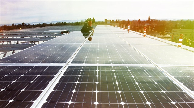 Bilim insanları her geçen gün güneş enerjisi panellerini küçültürken birim yüzeyden aldıkları elektrik miktarını arttırıyor.