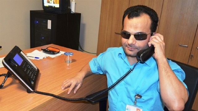 Santral görevlisi olarak çalışan görme engelli Osman Bayır, bin 500 ile 2 bin numarayı ezbere biliyor. 