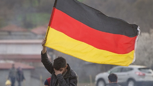 Almanya'da evsiz gençler pedofillere emanet edilmiş
