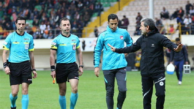 Aykut Kocaman maç sonu basın toplantısında hakem Ali Palabıyık'a tepki gösterdi. 