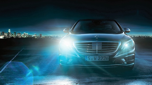 Mercedes-Benz S serisinde Digital Light ismini verdiği yeni nesil far teknolojisini test ediyor.