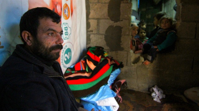 Suriye'deki iç savaştan kaçarak Türkiye'ye sığınan aile yardım bekliyor.
