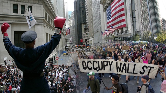 Seçimlerin kaderini Wall Street ve Hollywood karşıtı mavi yakalı halk kitlesi belirledi.
