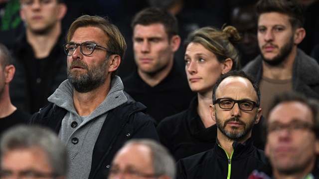 Liverpool'un Alman antrenörü Jürgen Klopp maçı izlerken böyle görüntülendi.