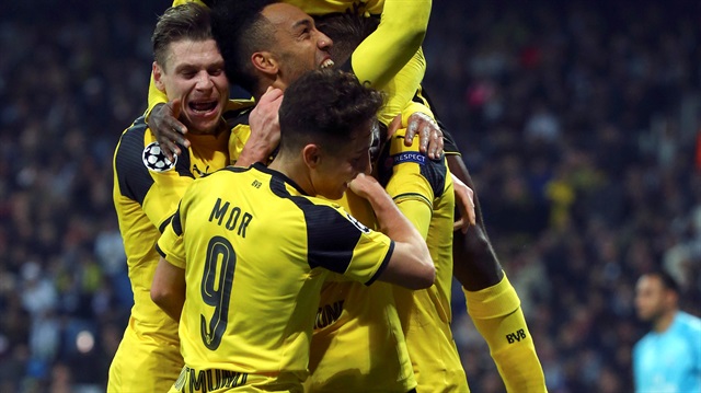 Borussia Dortmundlu futbolcuların ikinci gol sevinci...