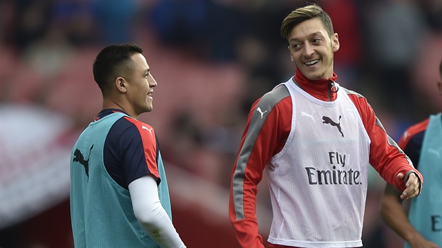 Alexis Sanchez için Çin iddiaları ortaya atılırken, Mesut Özil'in eski takımı Real Madrid'e dönmek istediği öne sürülmüştü.