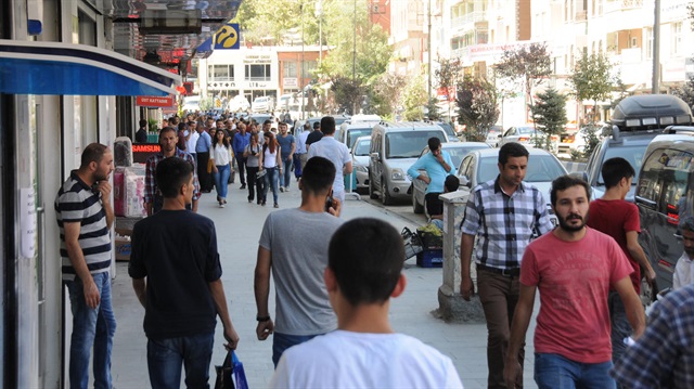 Esnaf işsiz kaldığı süre içinde, yeni iş bulana kadar asgari geçimini sağlayacak ücreti verilecek.