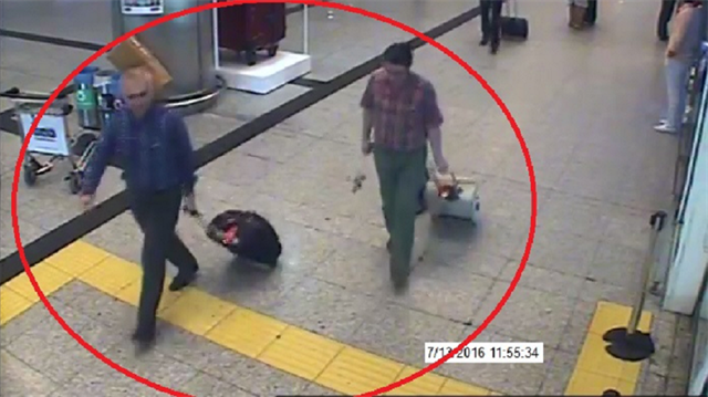 Kemal Batmaz, 13 Temmuz günü, firari Adil Öksüz'le birlikte havalimanında kameralara takıldı.