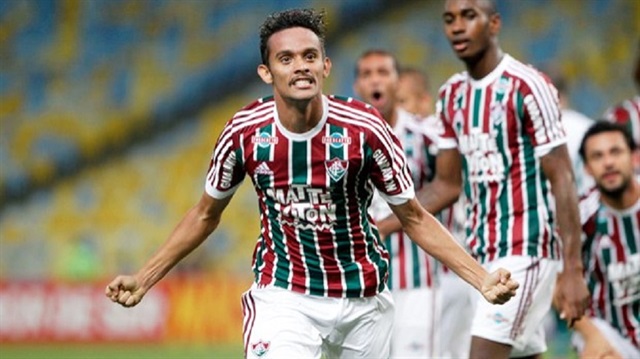 Fluminense ile 2019 yılına kadar sözleşmesi bulunan sol ayaklı oyuncu bu sezon takımıyla 20 maça çıktı ve 5 gol attı.