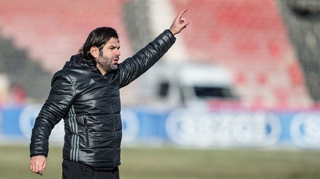 Gaziantepspor'un yeni teknik direktörü İbrahim Üzülmez ilk maçından mağlup ayrıldı.
