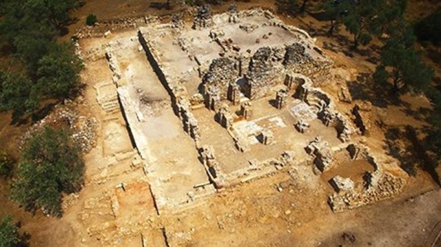 Türkiye'de 11 ayda yürütülen 554 arkeolojik kazı ve araştırmada, 2 bin 288 tarihi eser toprak altından çıkarıldı. 