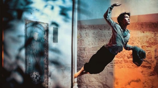 Dans yeteneğiyle​ fotoğraf sevgisini​ birleştir​en Jou, çalışmasına 365 adını verdi.