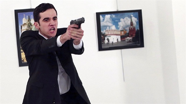 Saldırgan Mevlüt Mert Altıntaş, Rusya'nın Ankara Büyükelçisi Andrey Karlov'a suikast düzenledi.