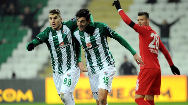 Bursaspor formasıyla bu sezon 11 maçta forma giyen  Kubilay Kanatsızkuş, 3 gol, 1 asistlik performans sergiledi.