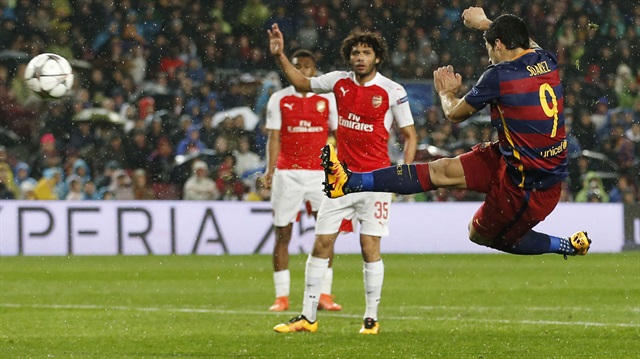 10 Mart 2016'da, Suarez topu Arsenal filelerine yolluyor...