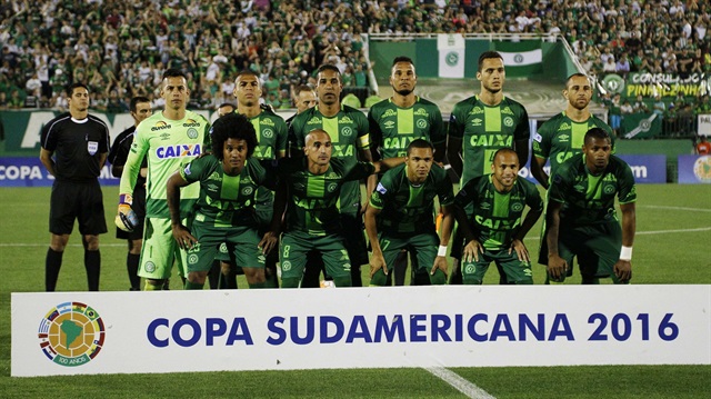 Kolombiya'daki uçak kazasında futbolcularını kaybeden Chapecoense, Copa Sudamericana şampiyonu olarak ilan edildi.