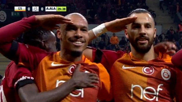 Galatasaray'ın Hollandalı yıldızı De Jong attığı golün ardından asker selamı verdi. 