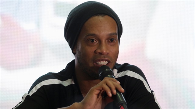 Ronaldinho eski takımı Barça'nın Coutinho ile ilgilendiği söyledi.