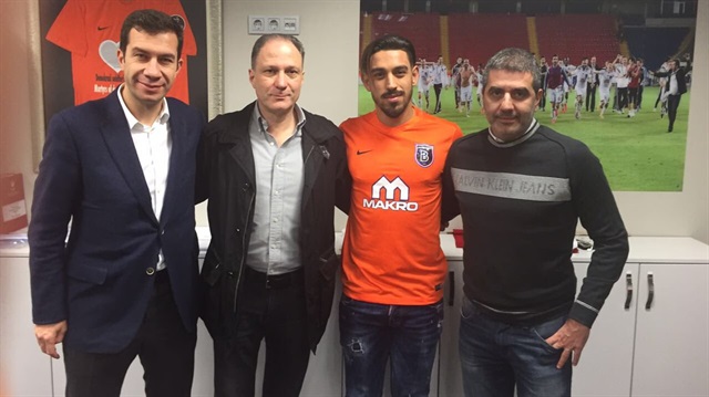 İrfan Can Kahveci, Süper Lig'in lideri Başakşehir'e 4.5 yıllık imza attı. 