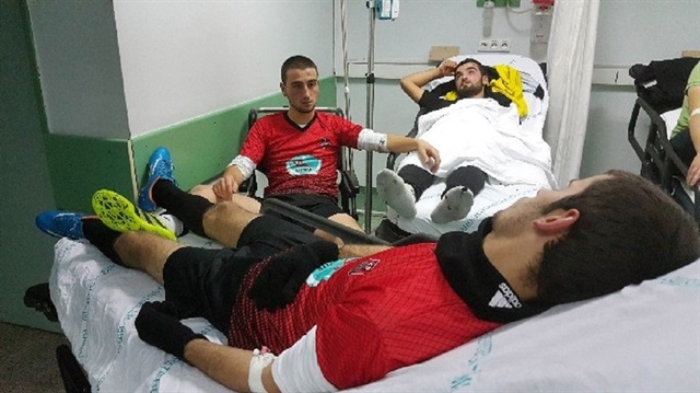 Maçta çıkan kavgada yaralanan 3 futbolcu Samsun Eğitim ve Araştırma Hastanesine kaldırıldı.