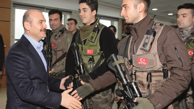 Bakan Soylu, kentteki esnaf ve sivil toplum kuruluşu temsilcileriyle Bitlis Polisevi'nde bir araya geldi.