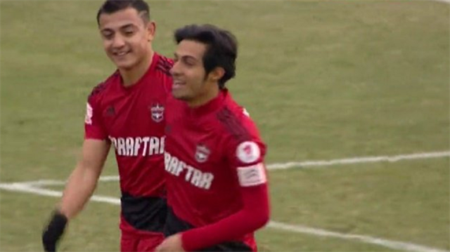 Gaziantepspor'un 15 yaşındaki futbolcusu Serkan Bakan (sağda), ilk resmi golünü Kırklarelispor ağlarına attı.