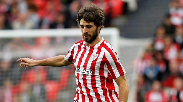Athletic Bilbao'nun altyapısından yetişen yetenekli futbolcular arasında gösterilen defans oyuncusu Yeray Alvarez, bu sezonun ilk yarısında toplam 17 maçta forma giymiş ve 2 asiste imza atmıştı.