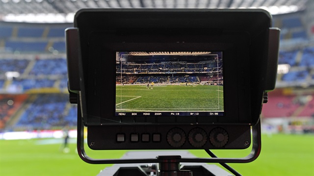 Süper Lig'de son haftalarda verilen hakem kararlarının sıkça tartışılması gündeme 'video hakem' uygulamasını getirdi.