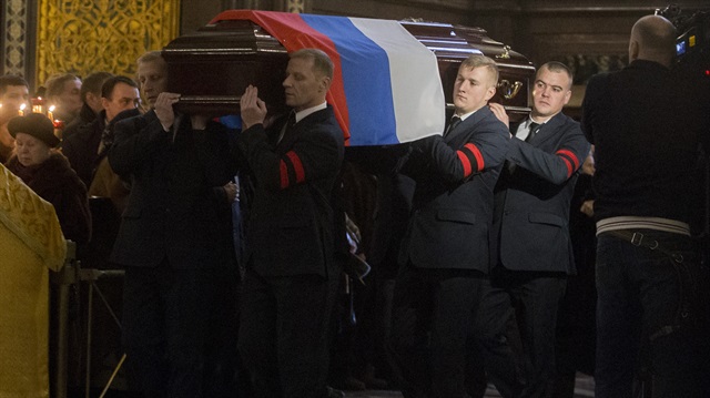 Ankara'da uğradığı suikast sonucu hayatını kaybeden Rus Büyükelçi Andrey Karlov Moskova'da cenaze töreninin ardından defnedildi. 