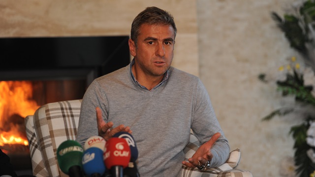 46 yaşındaki teknik adam bu sezon Bursaspor ile çıktığı 121 resmi maçta 11 galibiyet 4 beraberlik 6 mağlubiyet aldı.