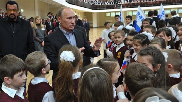 ARŞİV: Putin'in Rusya'daki çocuklarla bir araya geldiği bir etkinlik.