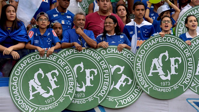 Brezilya'daki kulüpler yaşanan uçak kazasının ardından stadyumlarda Chapecoense'ye destek oldular. 