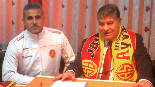 Galatasaray altyapsından yetişen Mustafa Kocabey 42 yaşında Ayvacık Belediyespor'a transfer oldu.