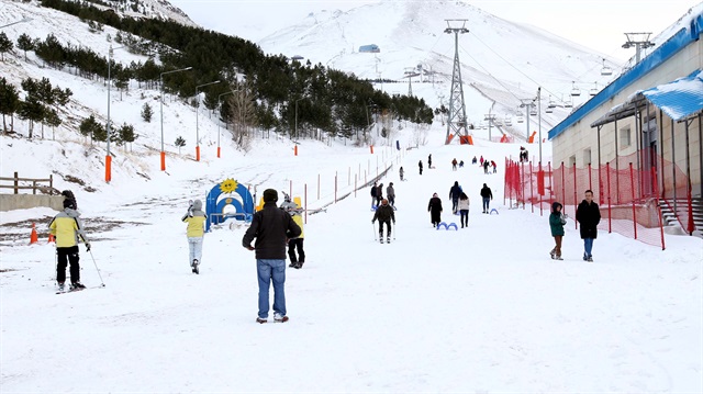  Palandöken ve Konaklı’nın Türkiye’nin en ucuz kayak merkezleri olduğu belirtildi.