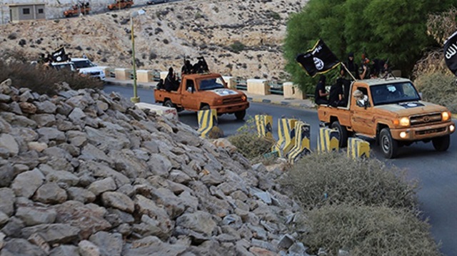 Terör örgütü DEAŞ'ın 13 araçlık bir konvoyla çekildiği belirtildi. 