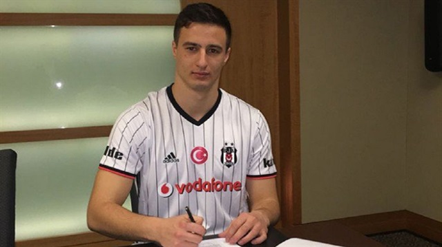 Mitrovic kendisini 3.5 yıllığına Beşiktaş'a bağlayan sözleşmeye imza attı.