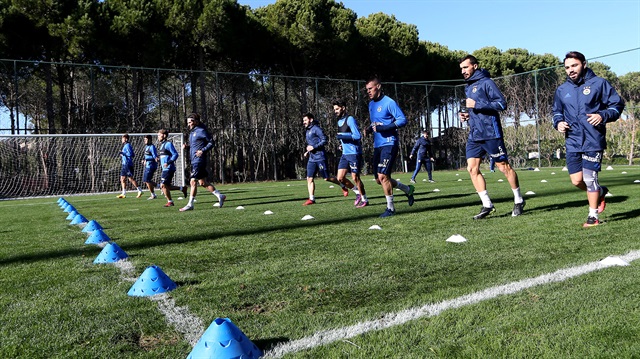 Fenerbahçe'nin Antalya kampında futbolculara fiziksel testler uygulandı.
