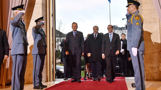 Kuzey Kıbrıs Türk Cumhuriyeti (KKTC) Cumhurbaşkanı Mustafa Akıncı ve Rum lideri Nikos Anastasiadis'in katılımıyla İsviçre'deki BM Cenevre Ofisi'nde Kıbrıs müzakereleri başladı.​​  
