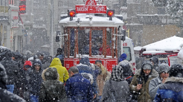 İstanbul'da kar yağışının etkisini arttıracağı bildirildi. 