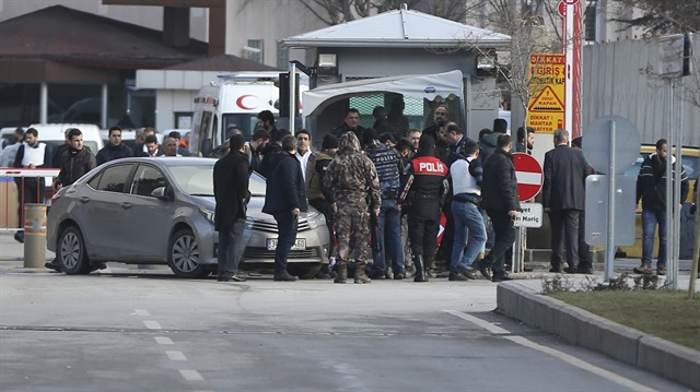 Gaziantep Emniyet Müdürlüğü önünde çatışma çıktı.