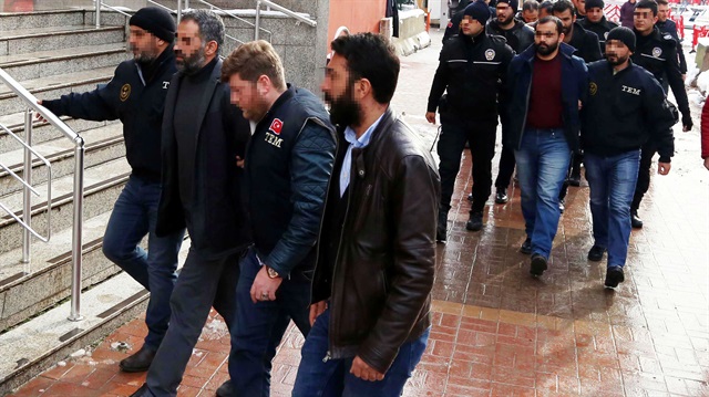 Kocaeli'nde terör operasyonunda gözaltına alınan 4 kişiden 3'ü tutuklandı.