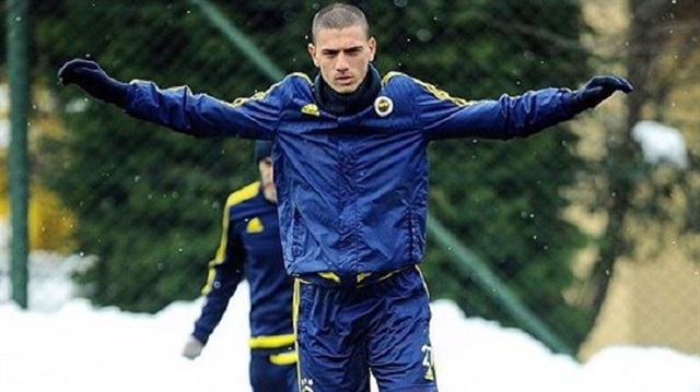 Fenerbahçe'den sezon başında ayrılan Merih Demiral, Portekiz'in   Alcanenense takımına transfer olmuştu. 