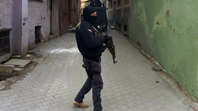 Diyarbakır'da polis ekipleri operasyon düzenledi.