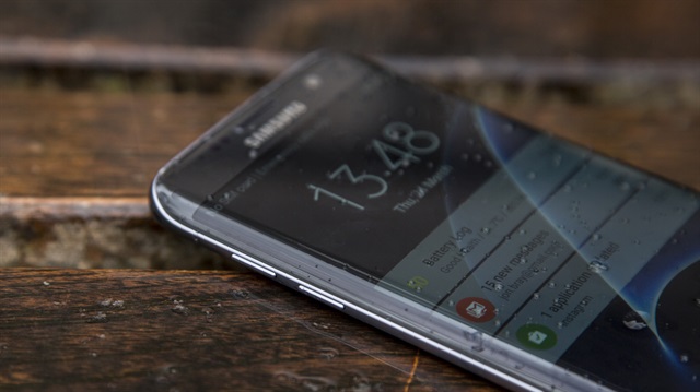 Galaxy S7 edge ve Galaxy S7 cihazlarına Android Nougat güncellemesinin geleceği tarih belli oldu.