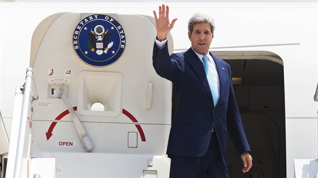 ABD Dışişleri Bakanı John Kerry'yi taşıyan uçak arızalandı. 